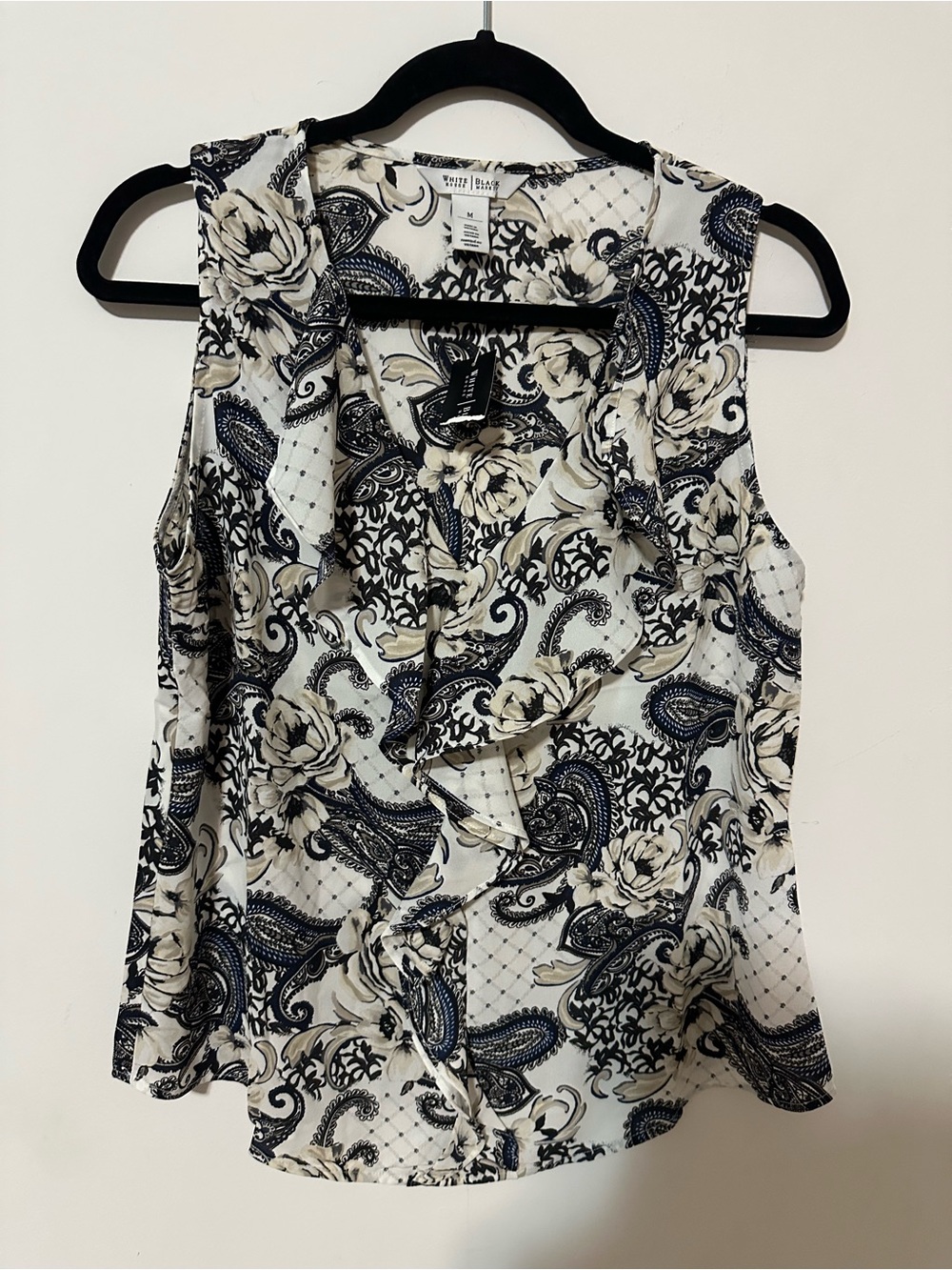 White House Blk Market Paisley Ruffle Front Shell Top SZ M Pull On V Neck Beige